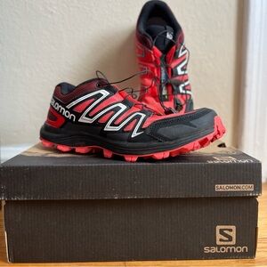 EUC Salomon Speedtrak Women's Hiking Shoes in “Coral Punch”
